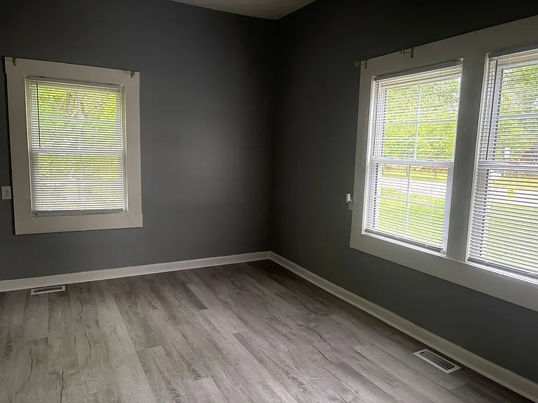 211 E Edinborough Ave — Photo 8