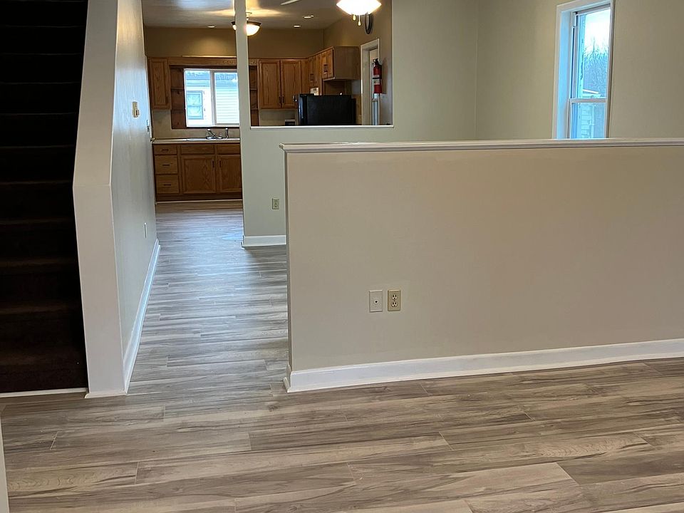 1st image of 210 N Railroad Ave