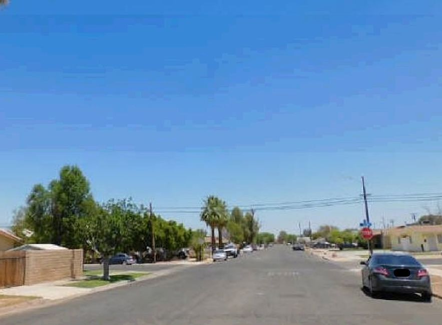 Exterior Neighborhood (street photo)
