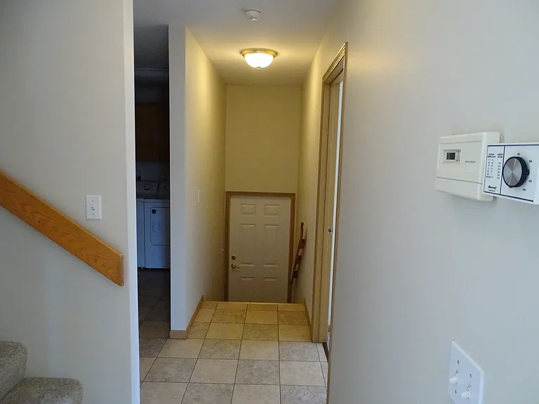 921 E Jefferson St — Photo 6