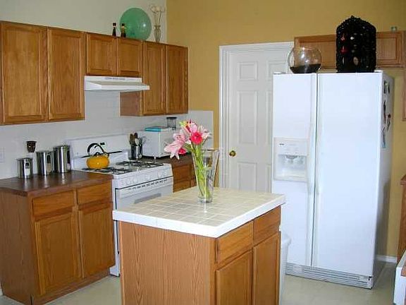 4th image of 1512 Country Squire Dr