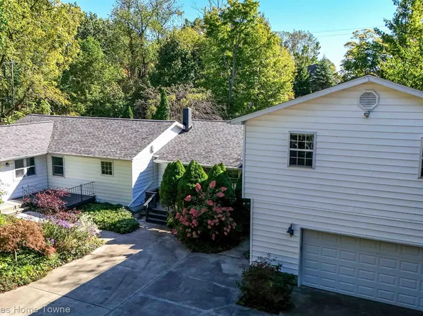 2701 Grace Rd, Fort Gratiot, MI 48059