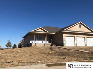 18862 Ridgemont St, Omaha, NE 68136