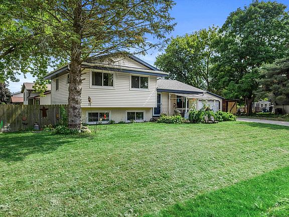 3rd image of 2645 Holly Grove COURT