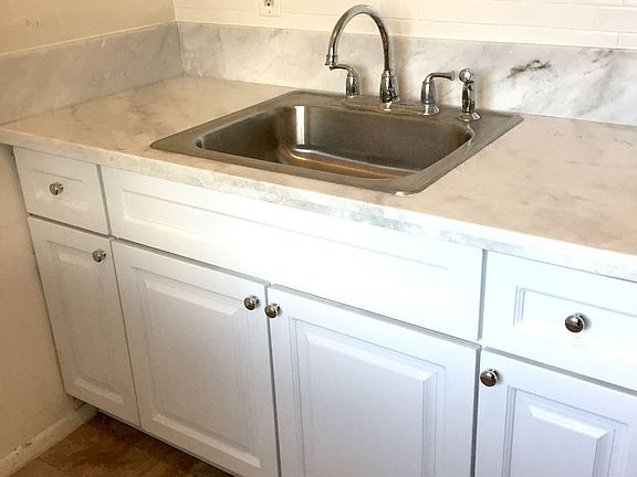 5th image of 140 Magnolia St APT 4