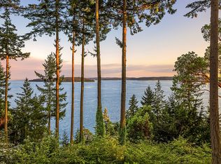 10041 NE Pointview Dr, Bainbridge Island, WA 98110