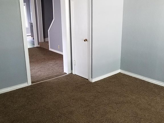 2nd image of 824 S Broadway St