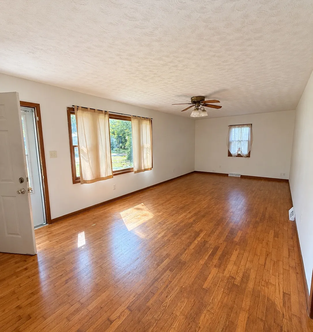 2 bed, 1068 sqft, $1,100 — Photo 2