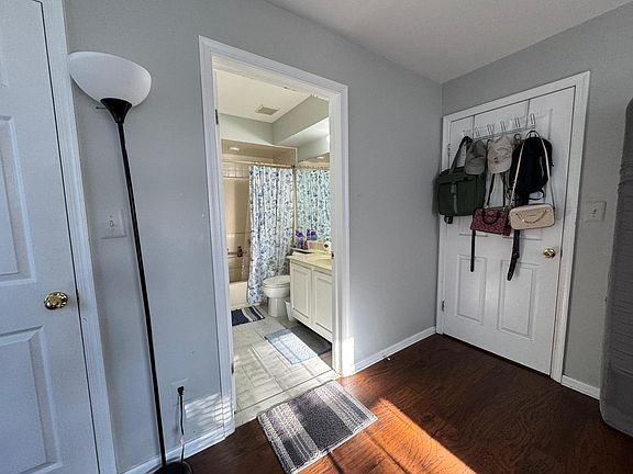 5th image of 228 Waterford Dr