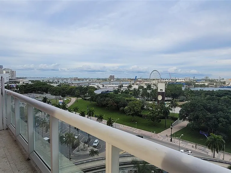 50 Biscayne Blvd #5202 — Photo 31