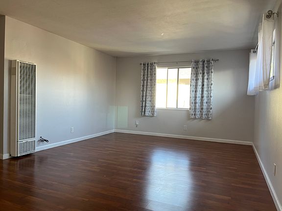 4th image of 1018 W Iowa Ave #4