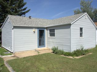 310 6th Ave SW, Bowman, ND 58623