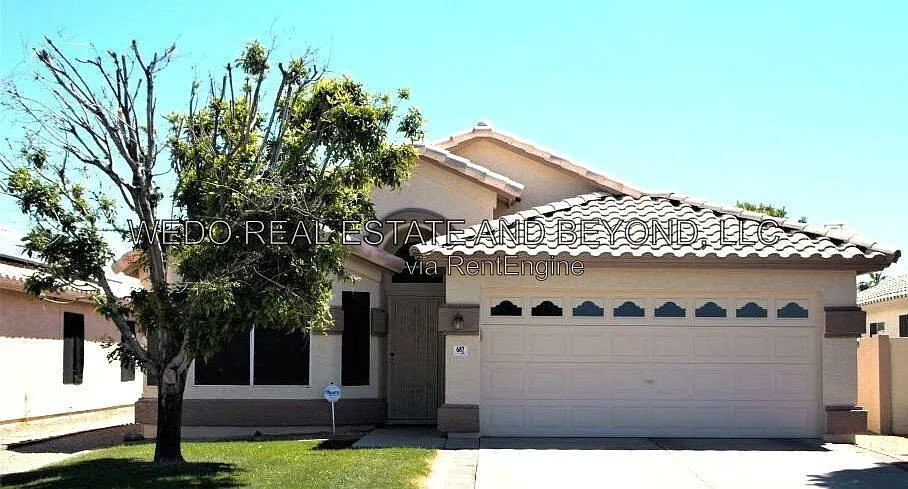 687 E Baylor Ln