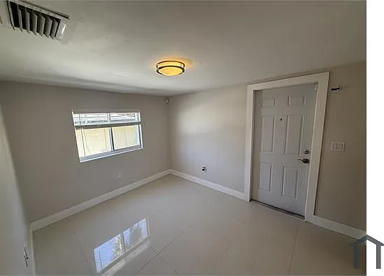 1059 SW 3rd St #7 — Photo 6