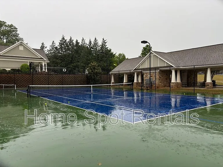 4811 Lost Creek Dr — Photo 29
