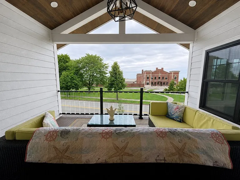 Master Bedroom - Porch