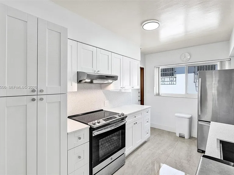 2420 SW 16th St — Photo 9