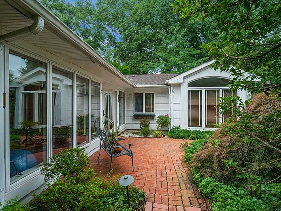 2nd image of 77 Sycamore Cir