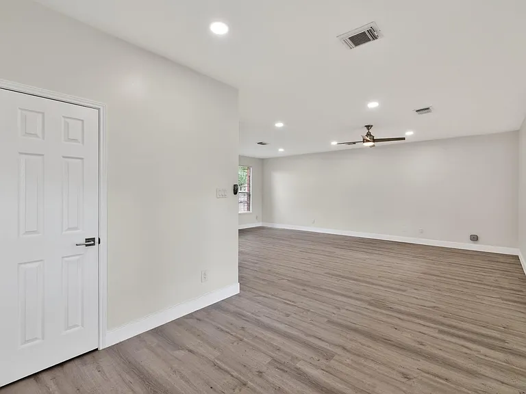 918 Ivycroft Ln — Photo 10