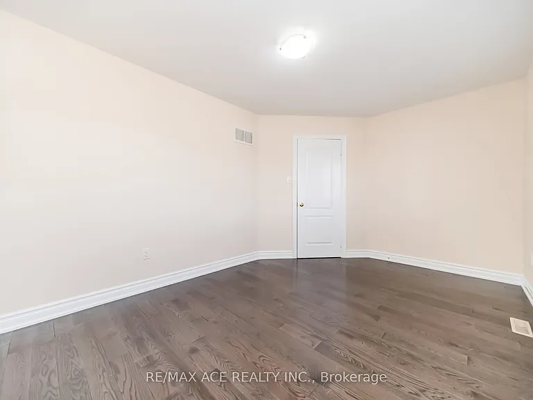 86 Treasure Dr #MAIN — Photo 23