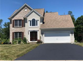 1305 Majestic Woods Dr, Grand Island, NY 14072