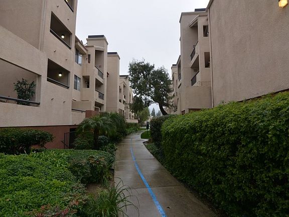 3rd image of 5540 Owensmouth Ave APT 313