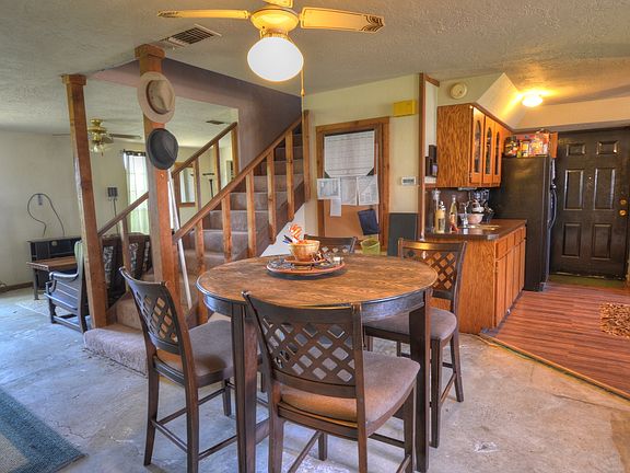 3rd image of 911 Westview Cir