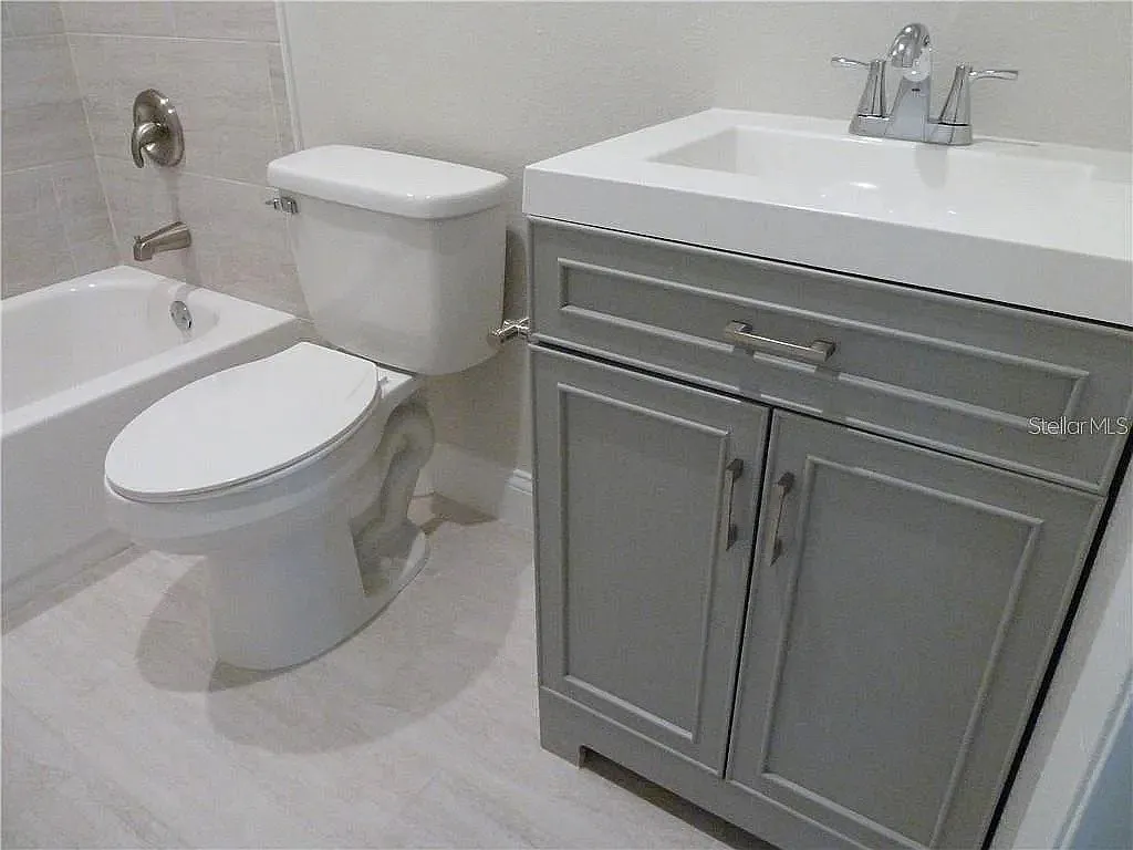 3 bed, 1002 sqft, $2,100 — Photo 4