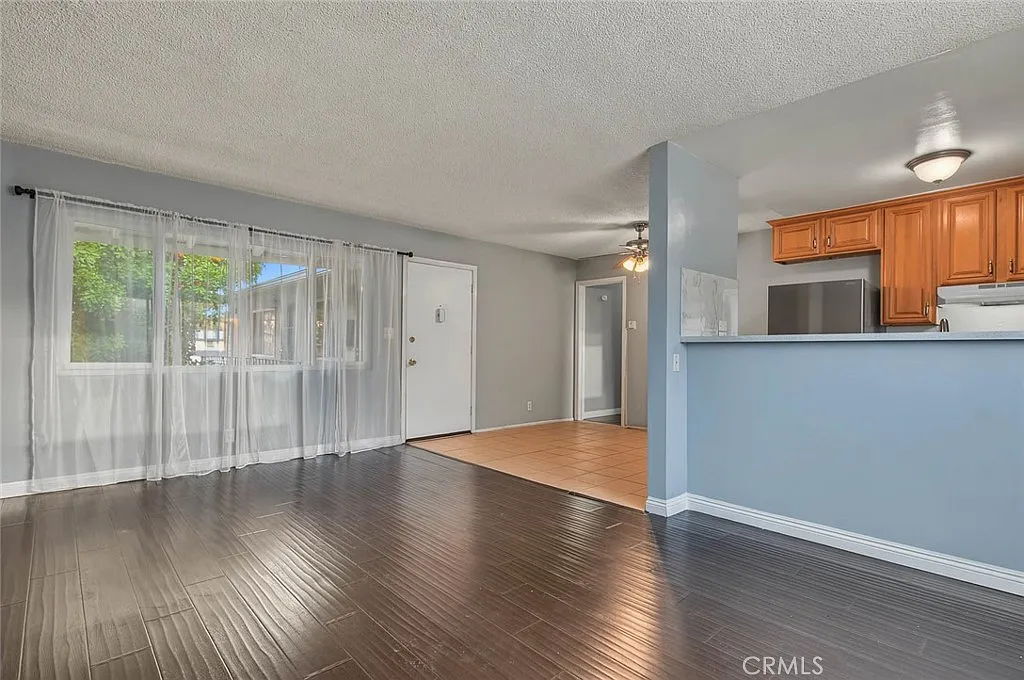 2 bed, 700 sqft, $2,500 — Photo 2