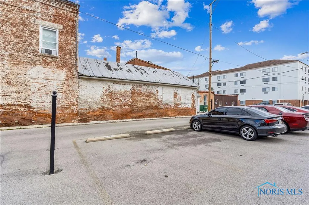 2 bed, 1.5 bath, 1250 sqft, $2,750 — Photo 4