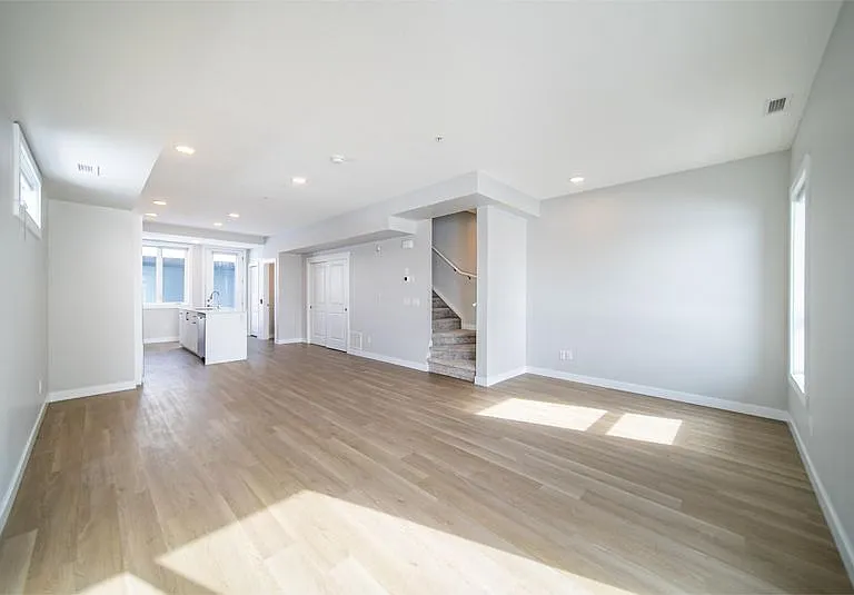 3870 Market St SE — Photo 15