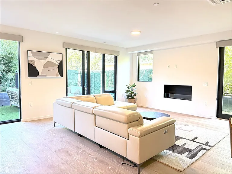 1618 Hilts Ave #103 — Photo 4