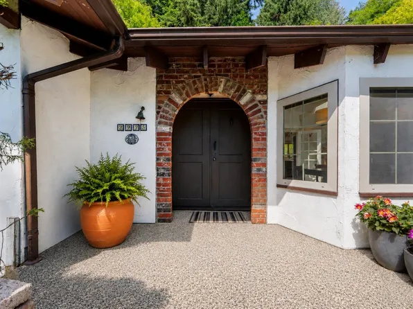 2995 Altamont Cres, West Vancouver, BC V7V 3C2