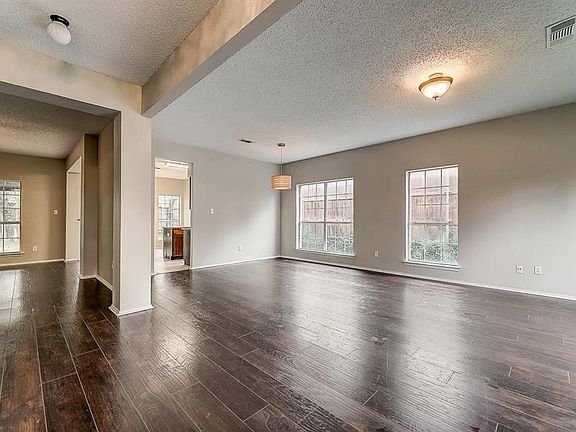 5th image of 828 Yellow Tavern Ct