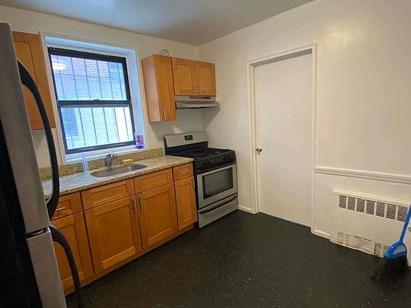5th image of 520 E 21st St APT 1A