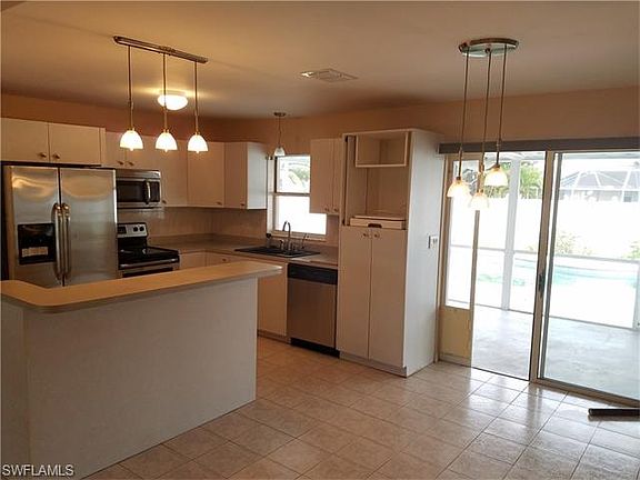 3rd image of 922 SW 31st St