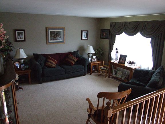 natural oak trim & bannister