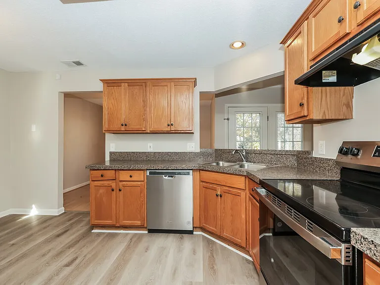 1052 Blue Mountain Ln — Photo 7