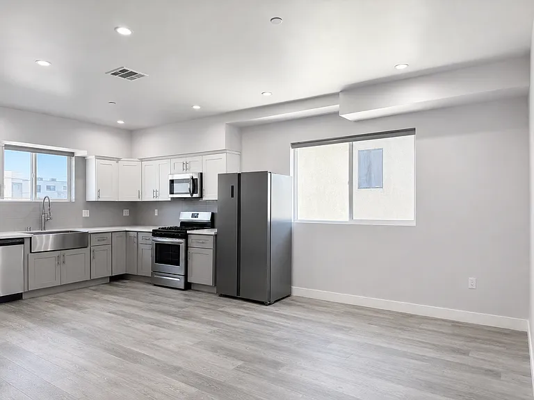 Case Townhomes — Photo 10