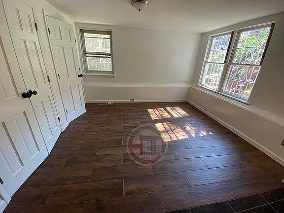 5th image of 2431 Young Ave #1