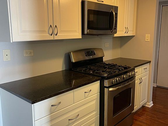 5th image of 505 Redondo Dr APT 204