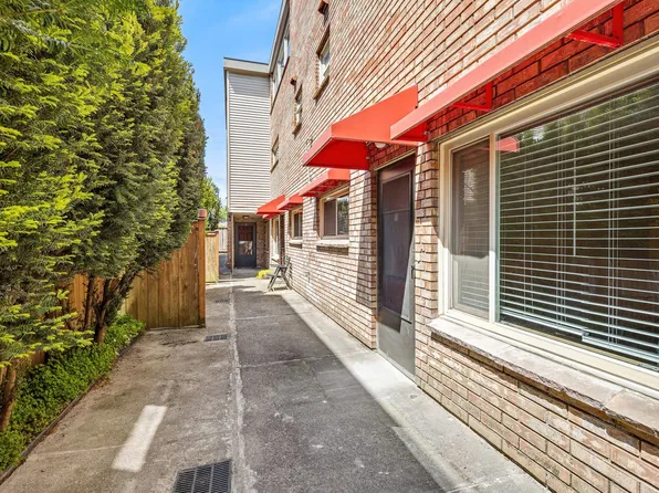 6525 24th Ave NW APT 1, Seattle, WA 98117