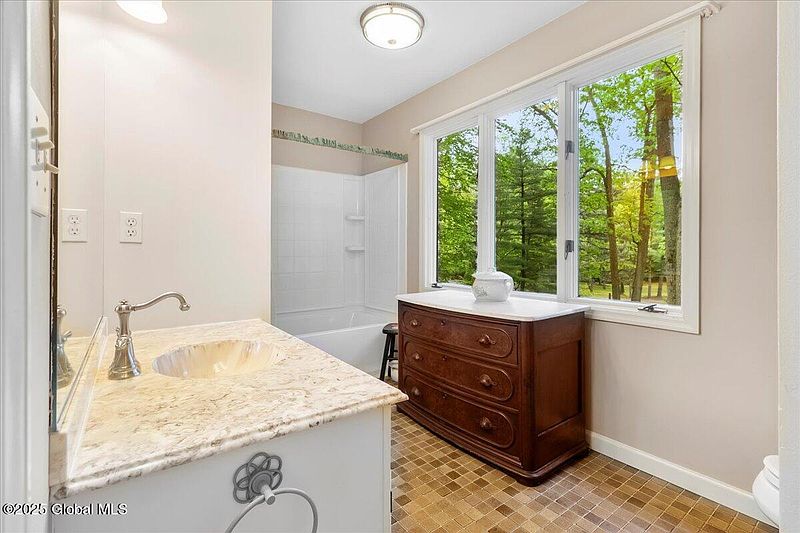 3rd image of 38 Robinwood Drive