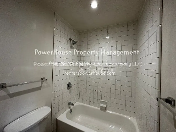 504 Oakwood Ct — Photo 6