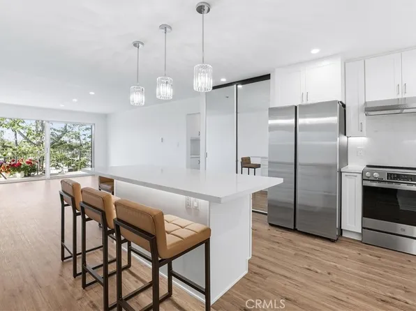 200 McNeil Ln Penthouse 17, Newport Beach, CA 92663