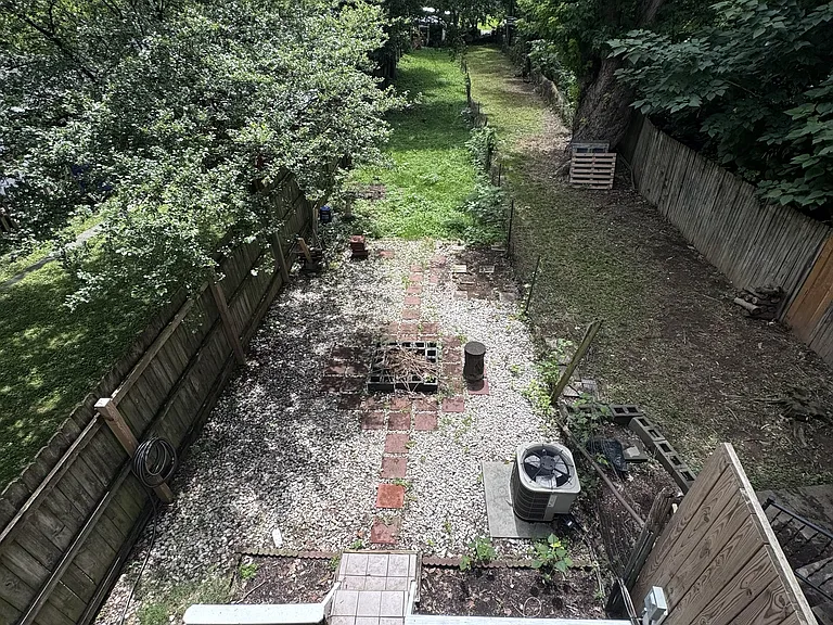 512 W South St — Photo 14