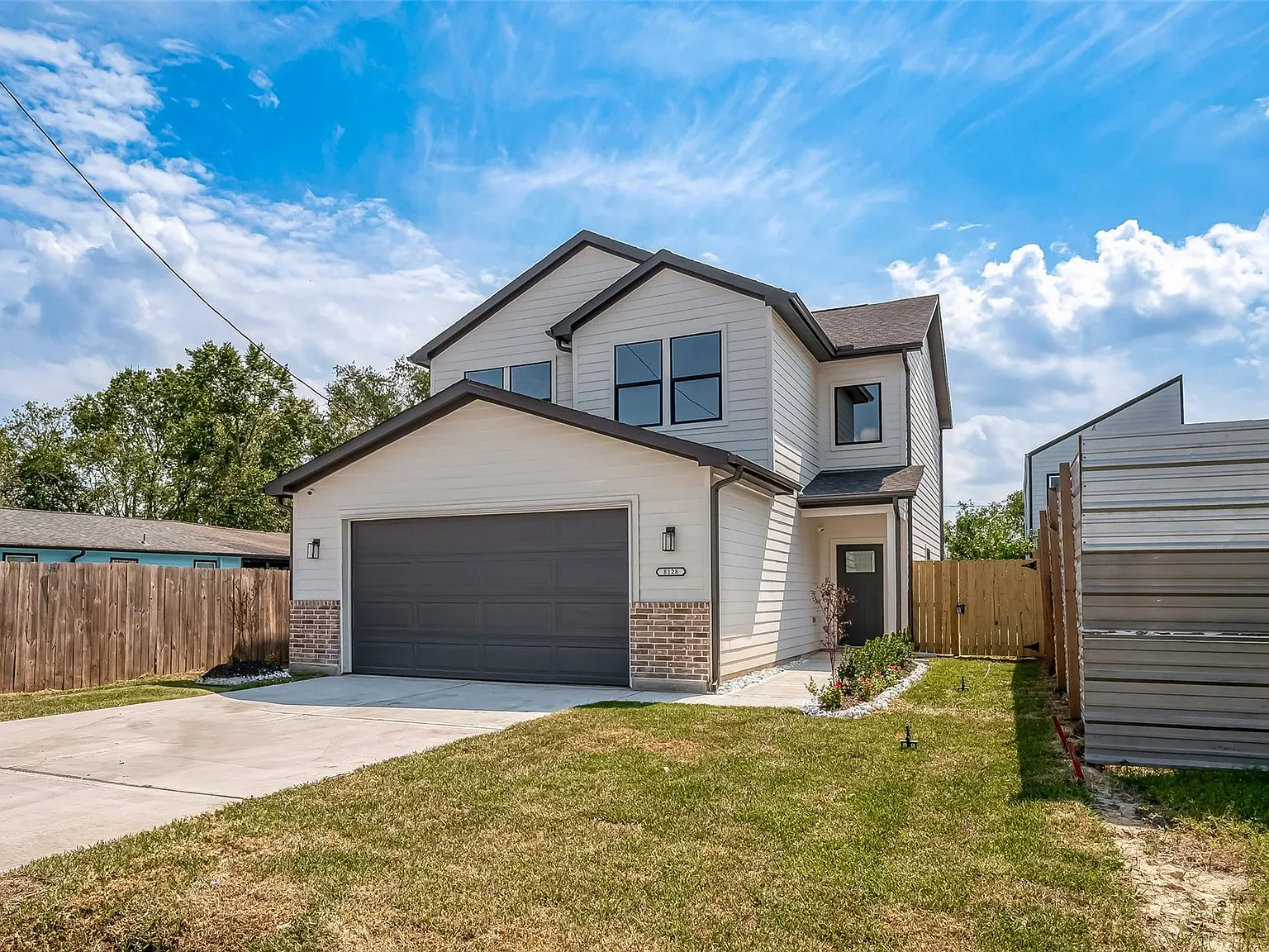 3 bed, 2.5 bath, 2200 sqft, $1,975 — Photo 4