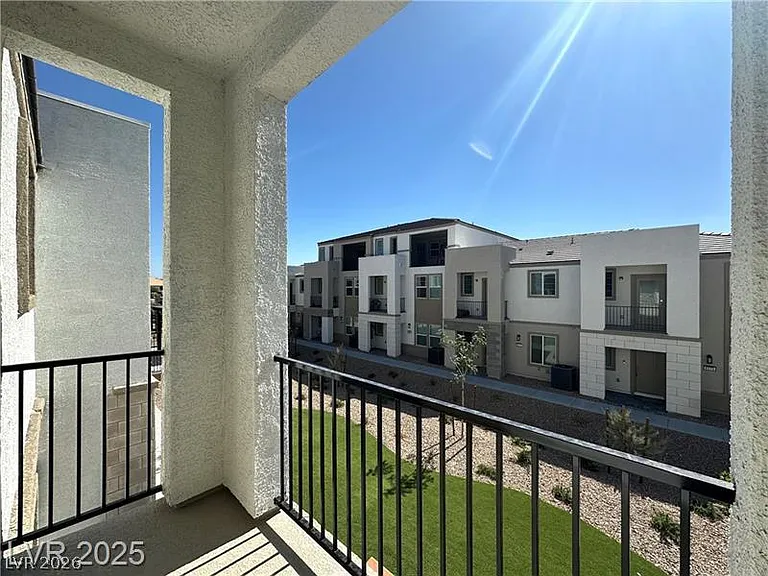6172 Garden Crest St — Photo 10