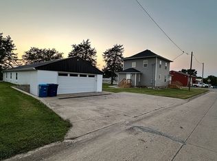 1101 3rd St, Victor, IA 52347