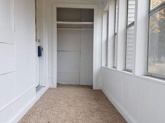 2nd image of 207 Sherwood St